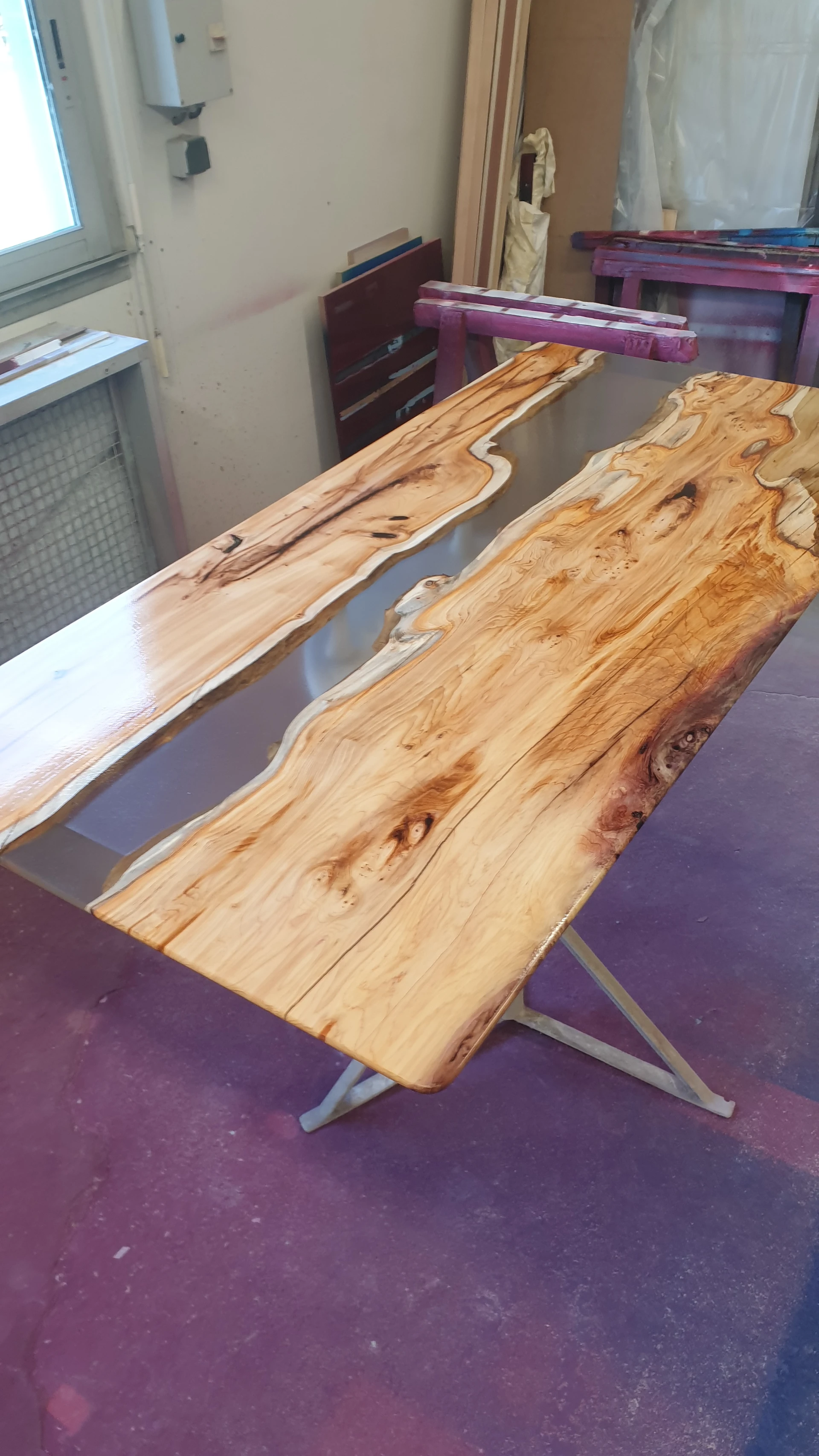 Table en résine et bois XXX Table en résine et bois XXX