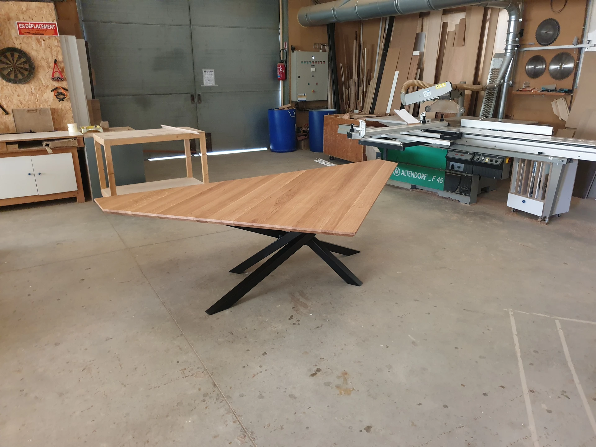 Table en chêne pieds mikado