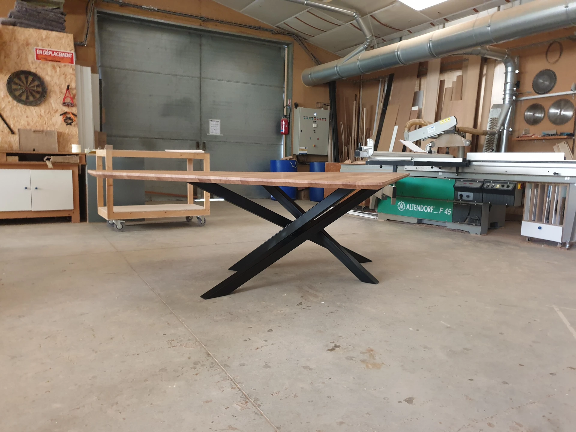 Table en chêne pieds mikado