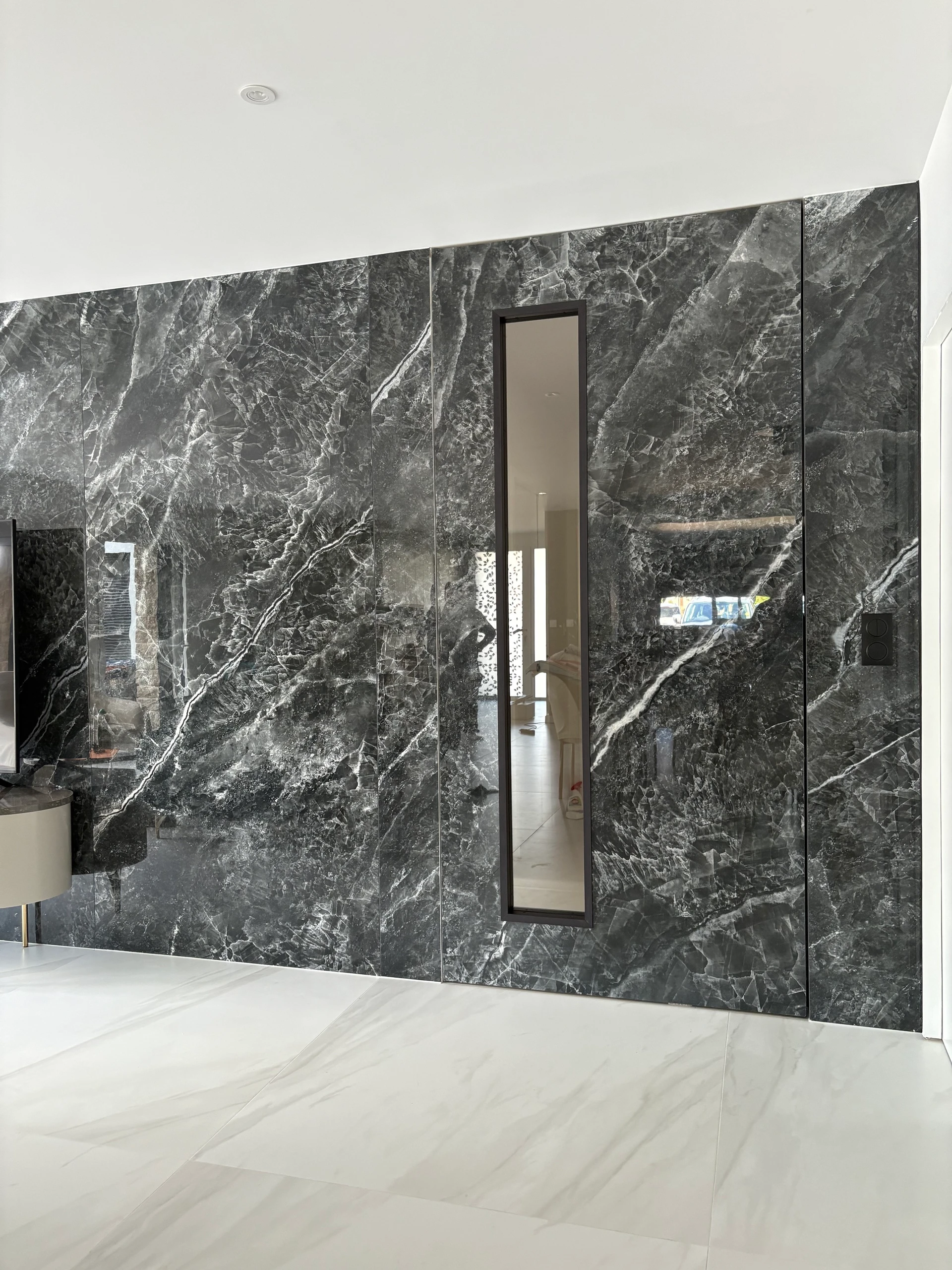 Porte en carrelage à pivot vannes TT