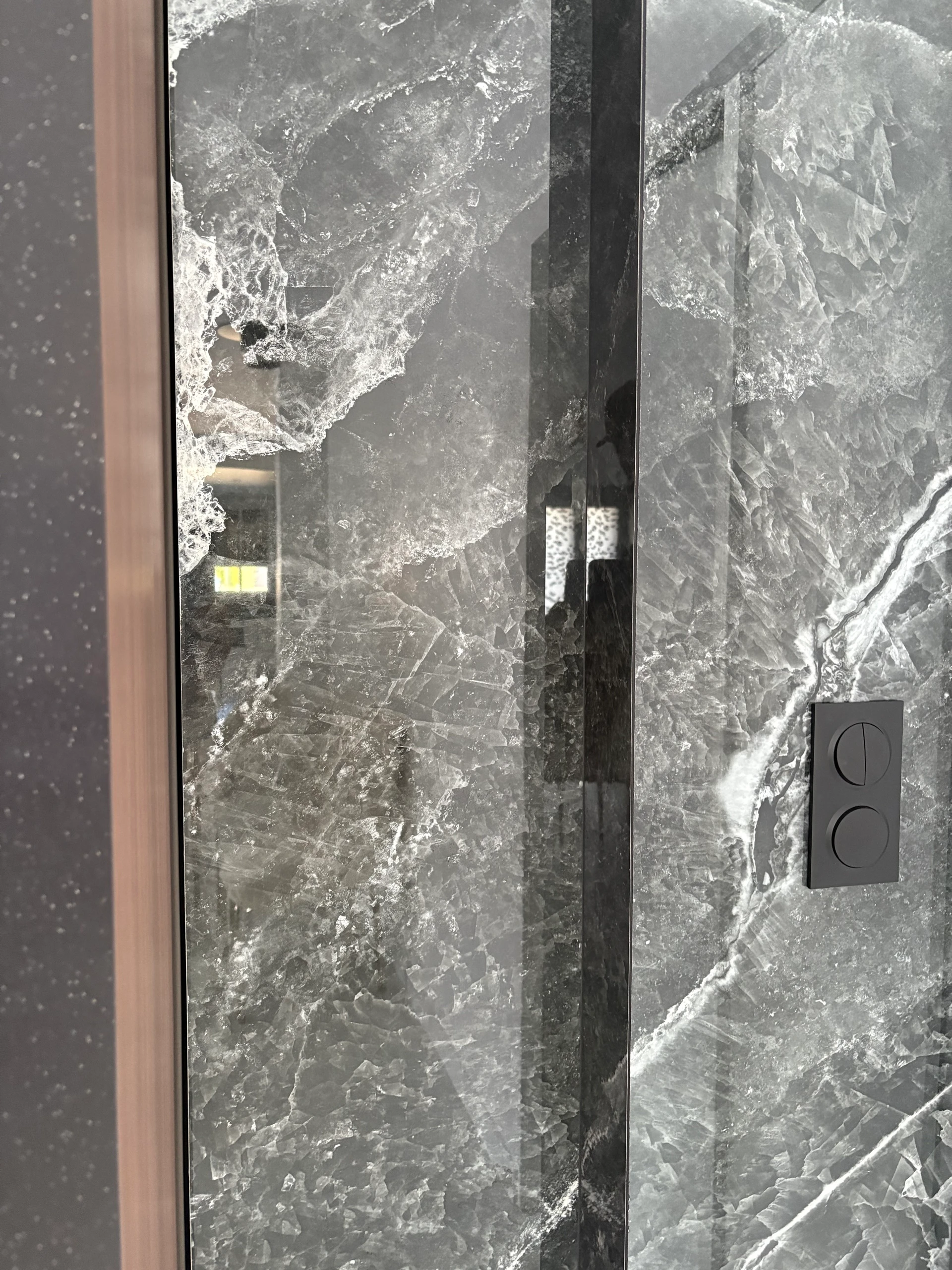 Porte en carrelage à pivot vannes TT