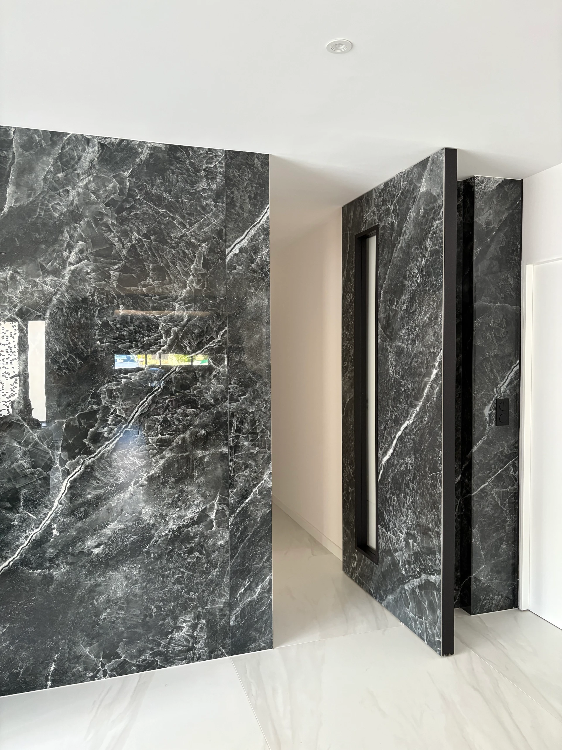 Porte en carrelage à pivot vannes TT Porte en carrelage à pivot vannes TT