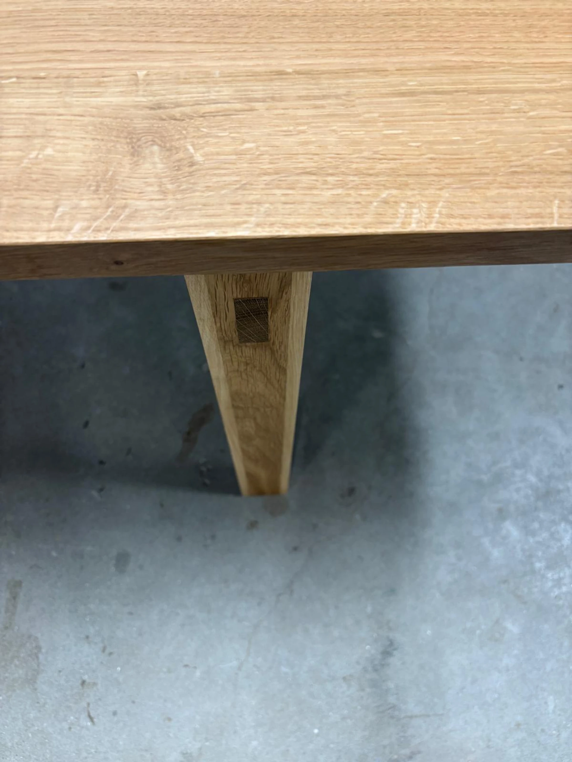 Table de salle à manger T1