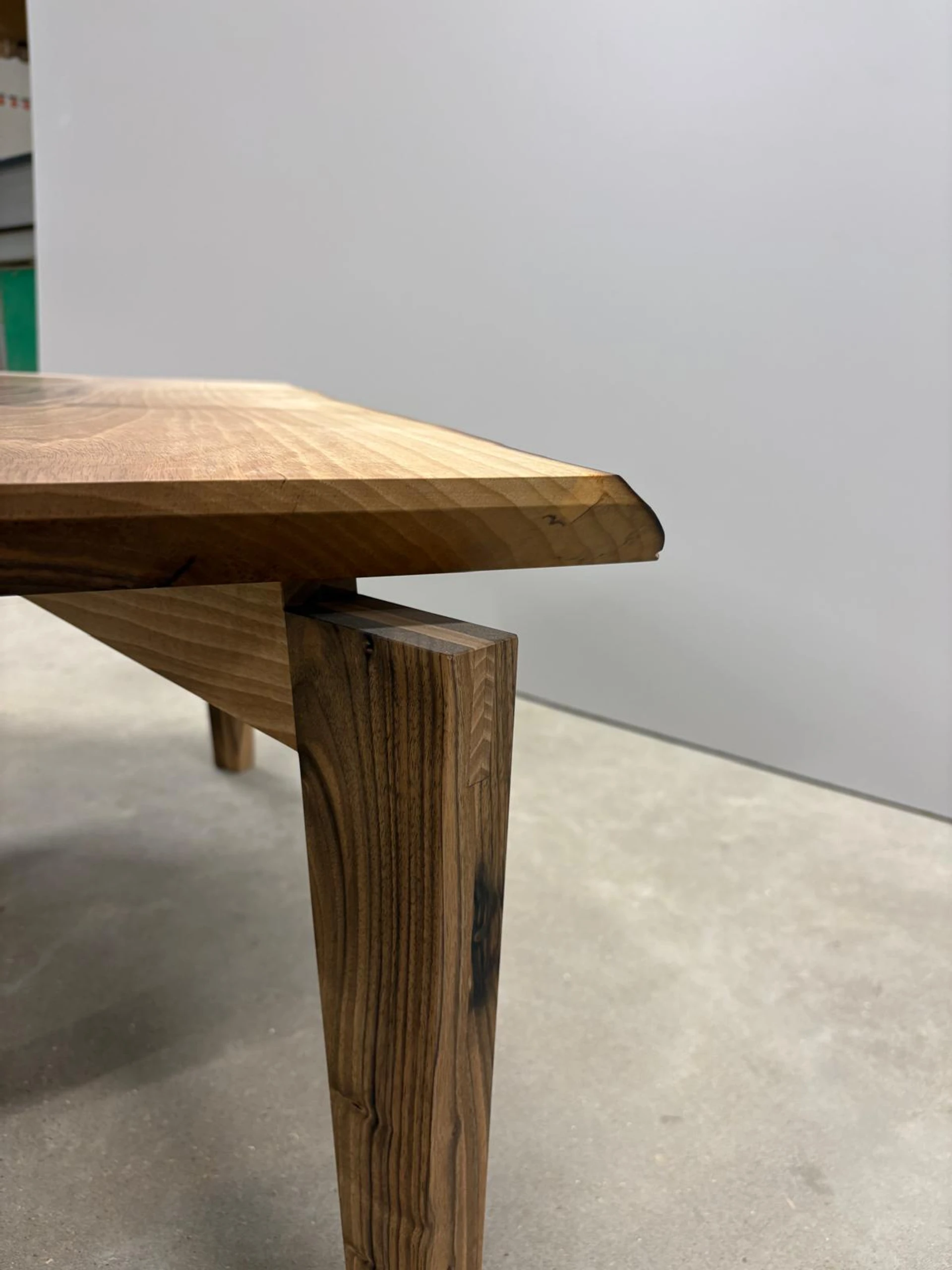 Table en noyer N1 Table en noyer N1