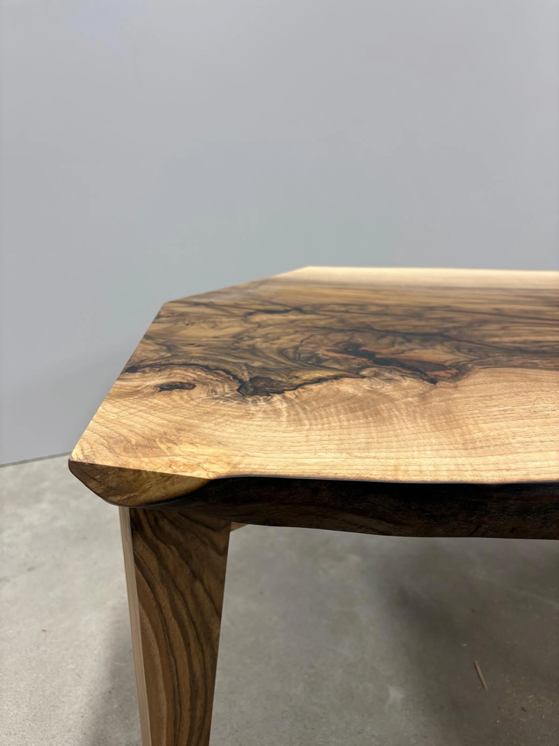 Table en noyer N1 Table en noyer N1